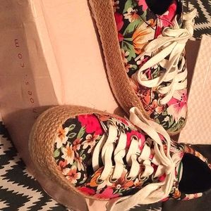 Soda floral shoes
